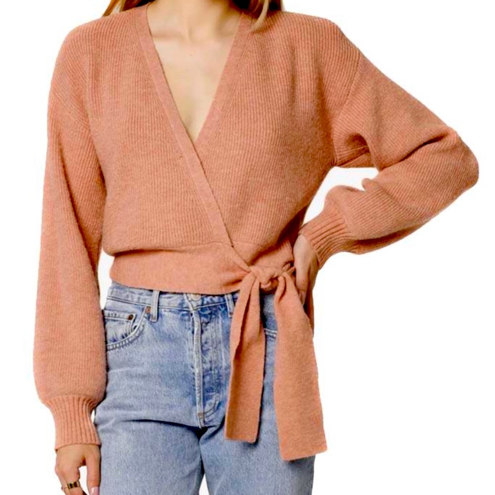 Wayf Women's V-Neck Sweater in Warm Apricot